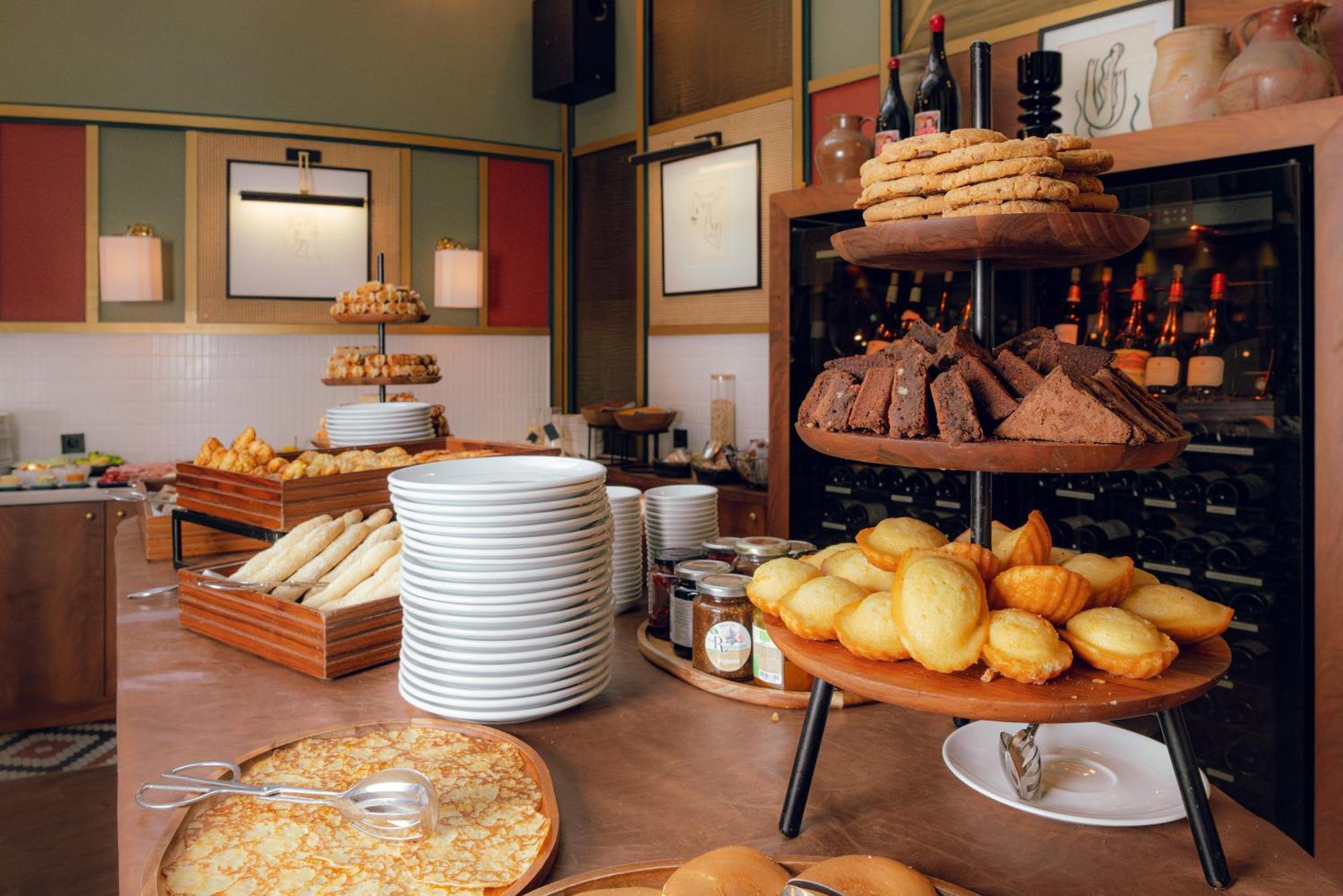 Nest Hotel Paris La Defense - Mgallery Collection Puteaux Exteriér fotografie A typical buffet