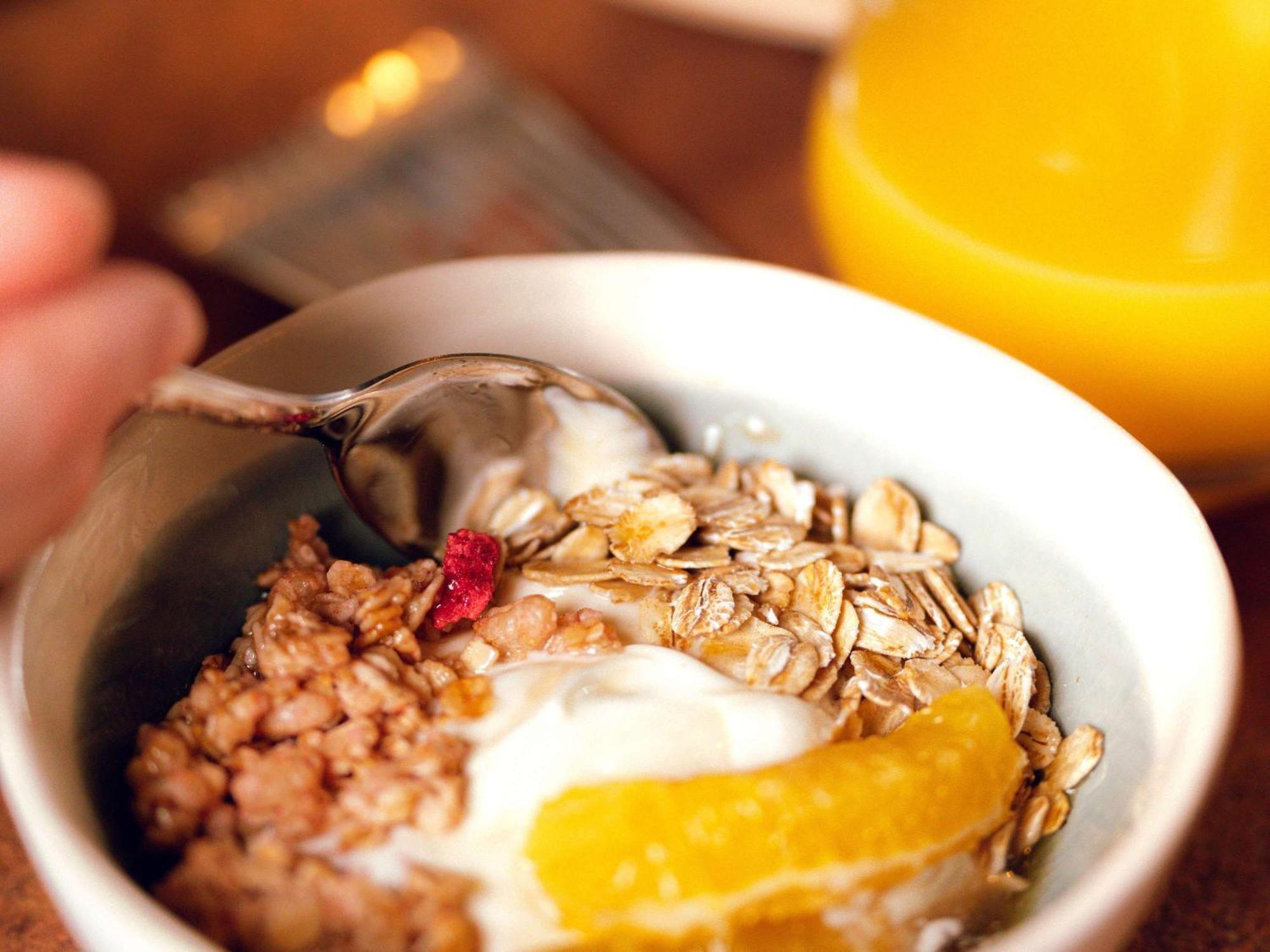 Nest Hotel Paris La Defense - Mgallery Collection Puteaux Exteriér fotografie Müsli with yoghurt and fruit