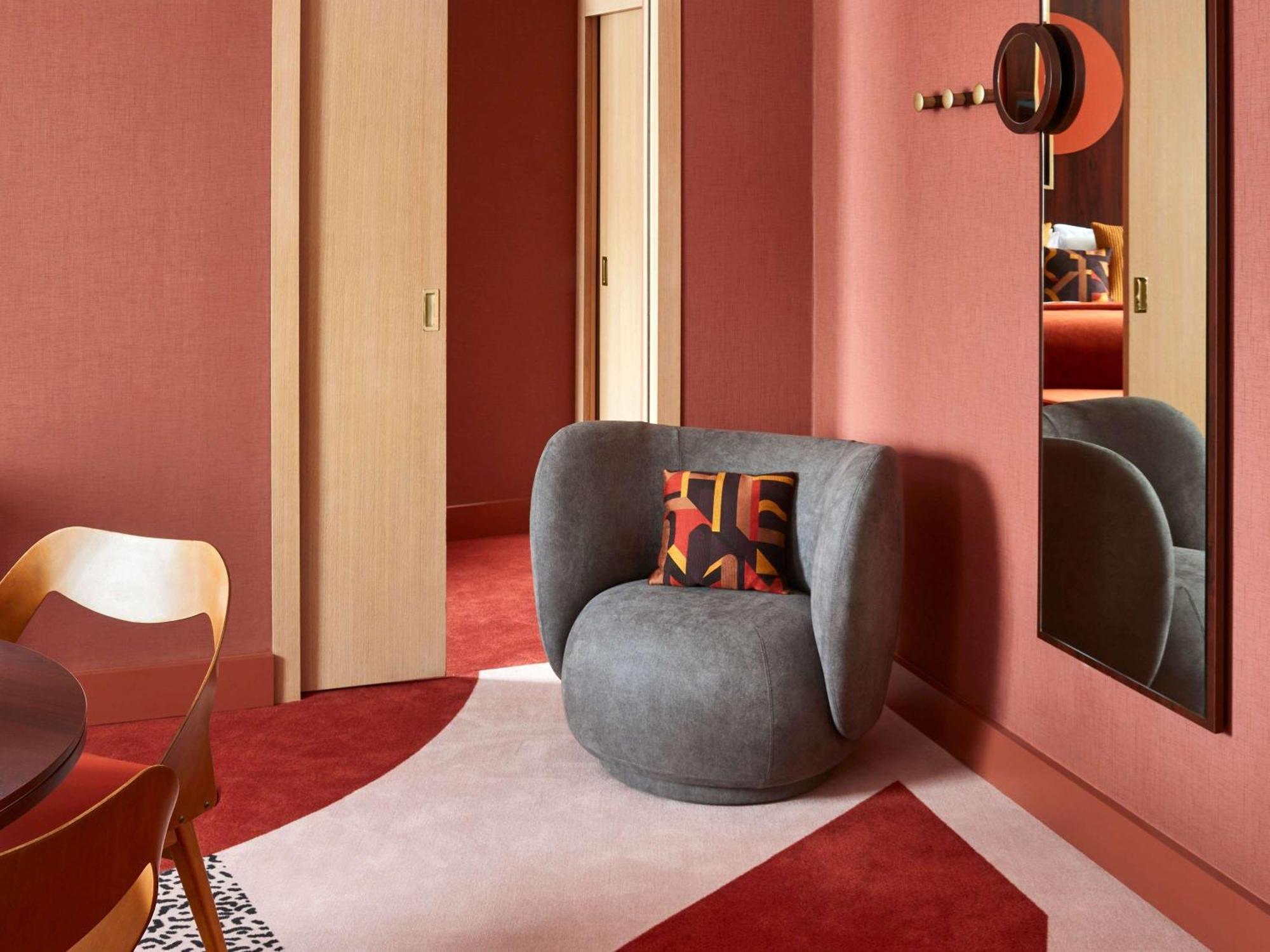 Nest Hotel Paris La Defense - Mgallery Collection Puteaux Exteriér fotografie The interior of a suite at the hotel