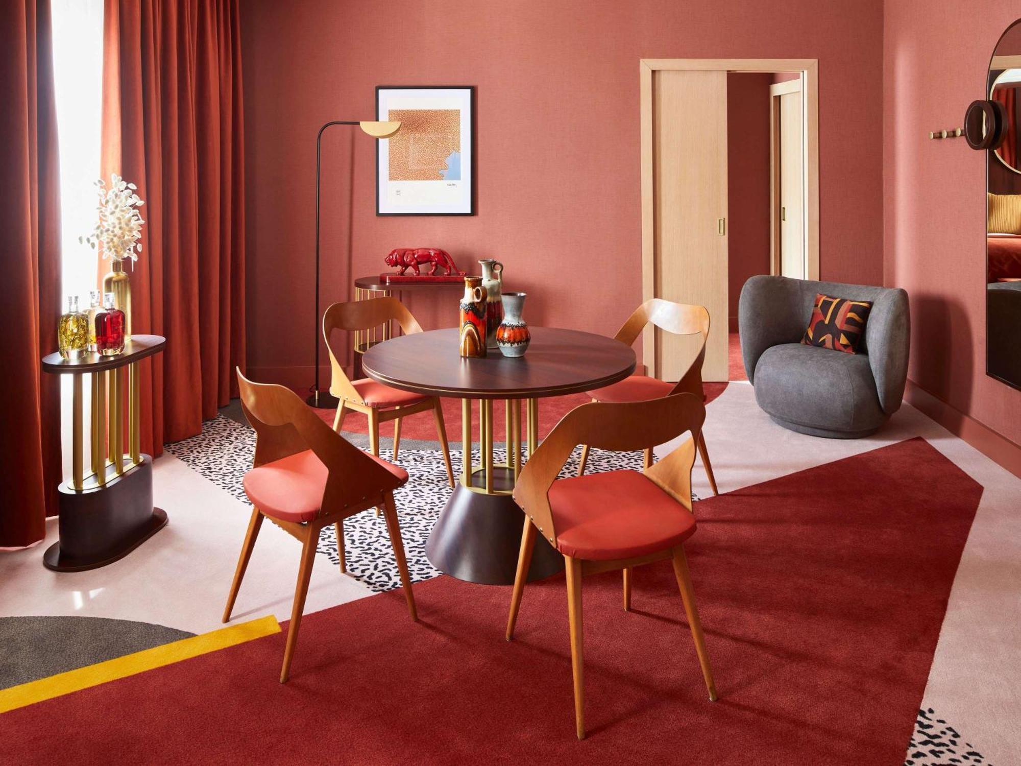 Nest Hotel Paris La Defense - Mgallery Collection Puteaux Exteriér fotografie A dining room with a red carpet