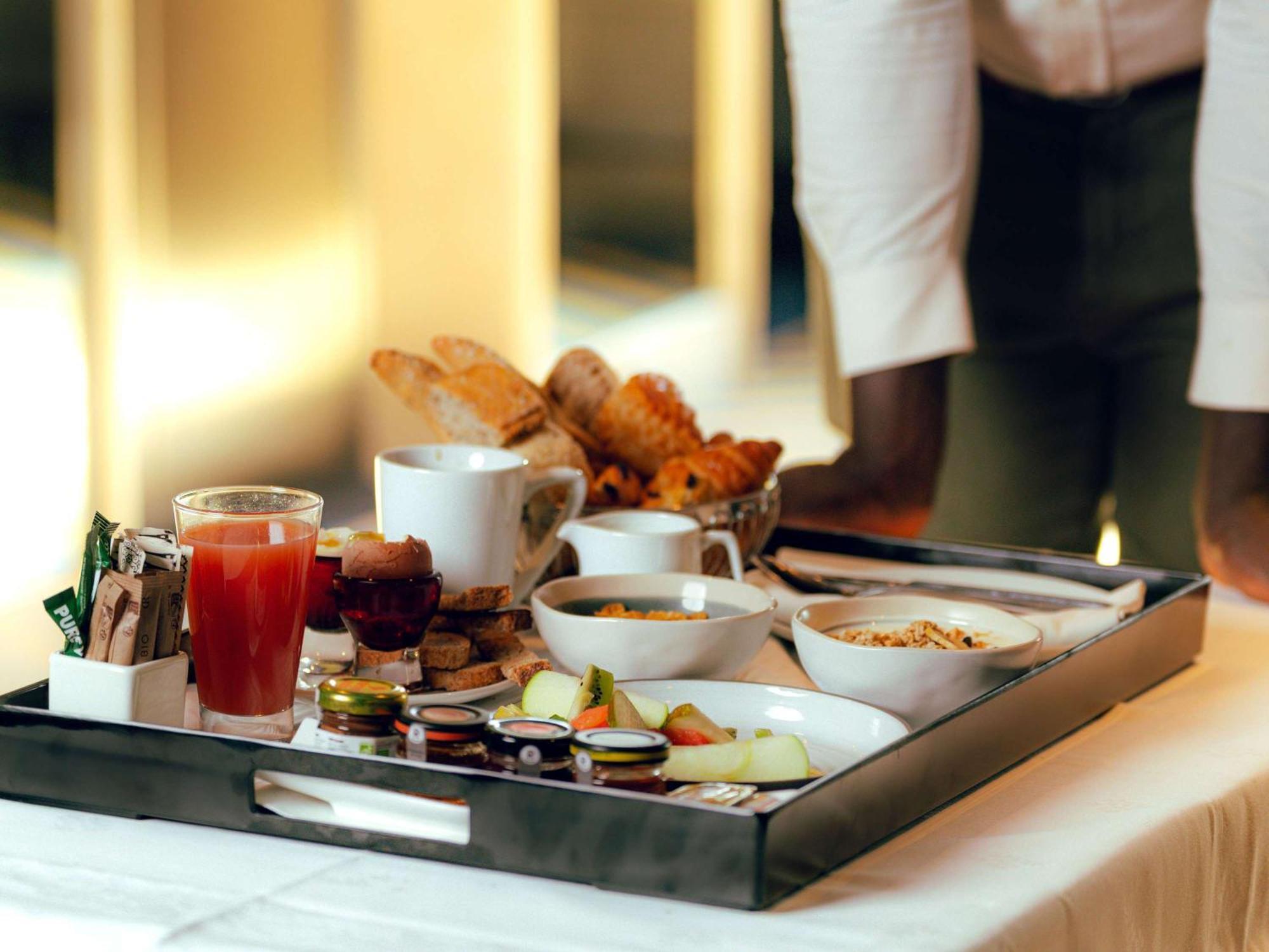 Nest Hotel Paris La Defense - Mgallery Collection Puteaux Exteriér fotografie Room service